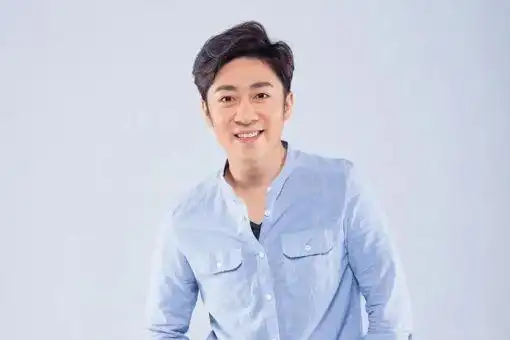 艾辰离世半月半个月前,台湾歌手艾成被曝出在芦洲站共构大楼地铁站