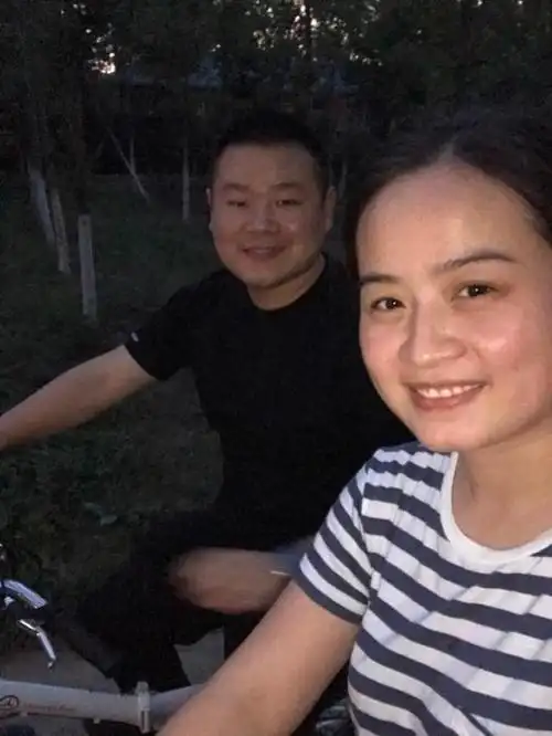 岳云鹏妻子郑敏对待公婆如亲生父母因爱支持老公为5个姐姐买房