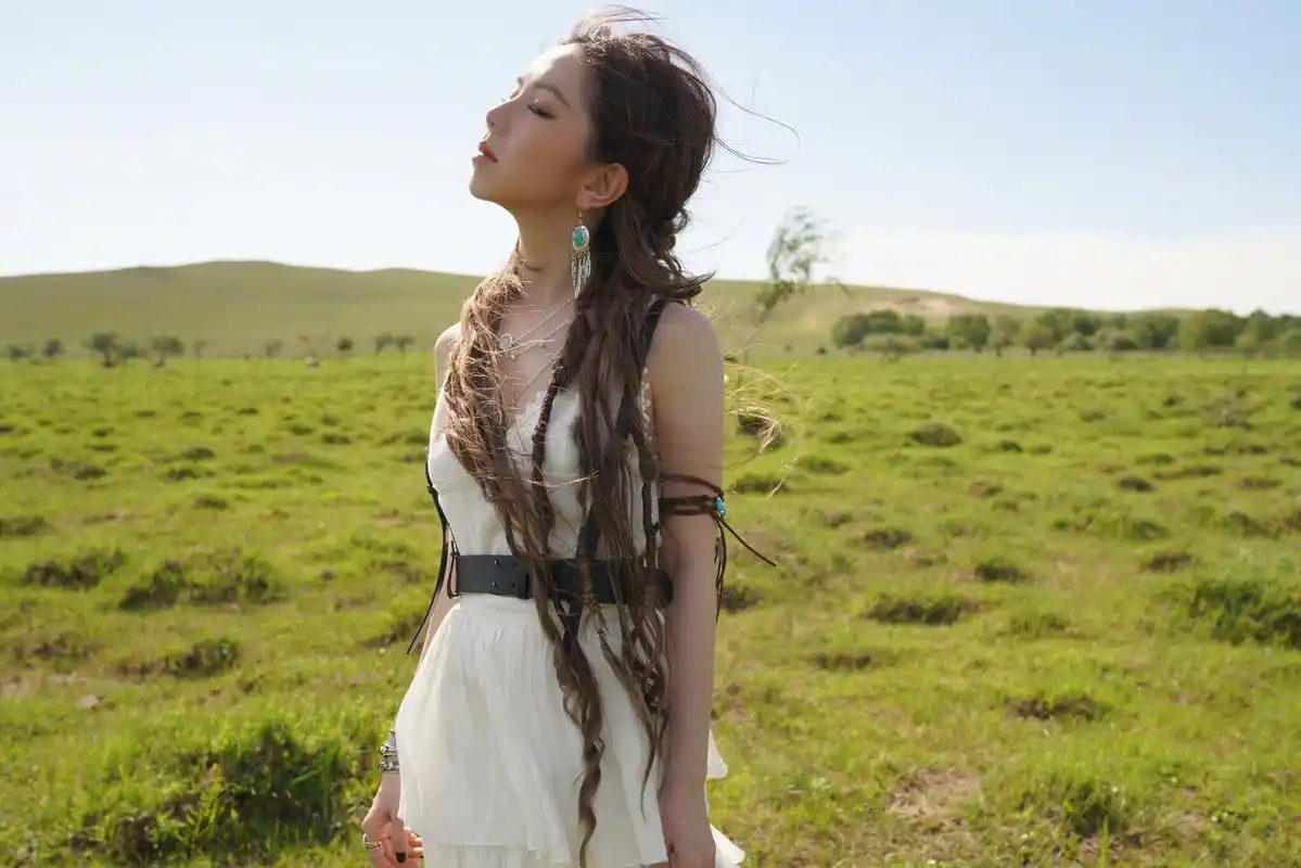 一场普通商演宣传成演唱会,邓紫棋微博跟歌迷粉丝道歉"对不起"