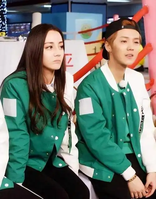 关晓彤直面"恋爱八年不结婚"话题,鹿晗评论区瞬间沸腾引热议!