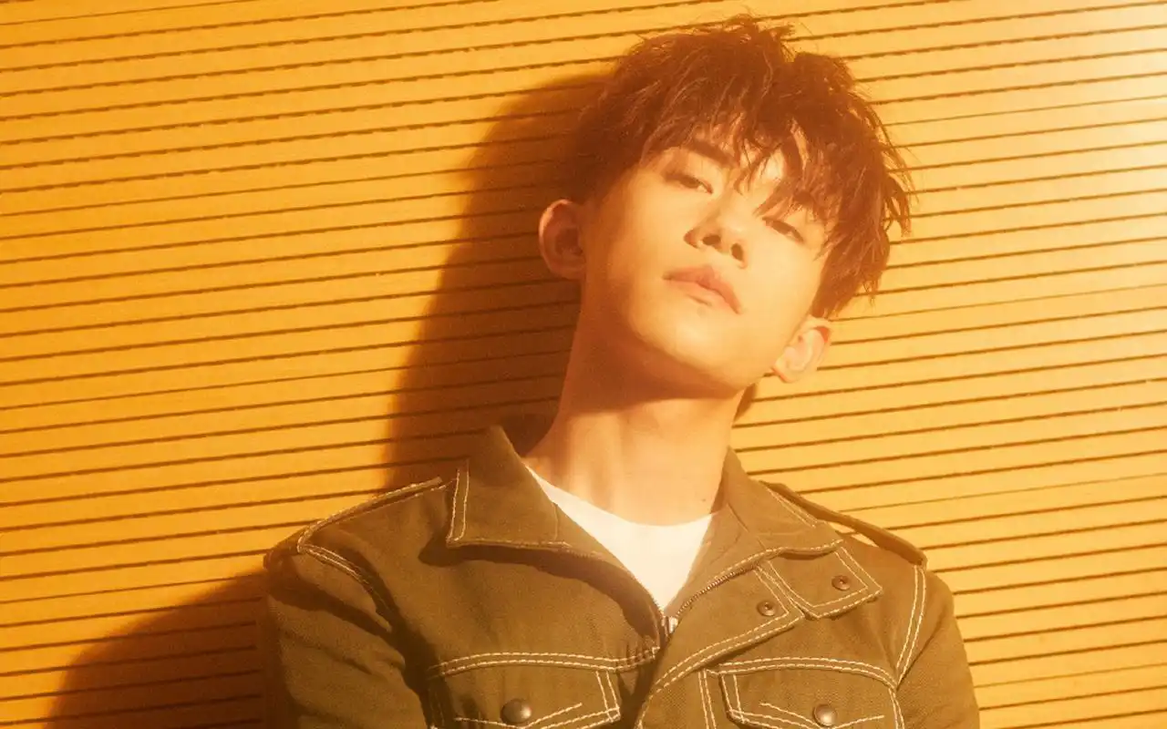 易烊千玺帅气写真图片桌面壁纸