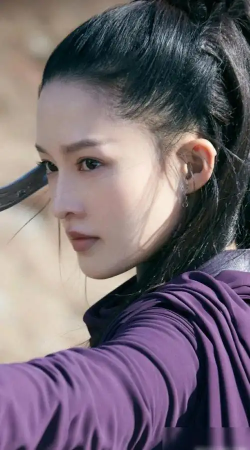 李沁为人低调,演技也好,期待她给我们带来更多的作品,据说狼殿下已经