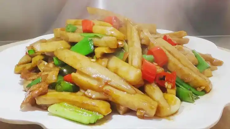 大厨教你农家小炒藕的正确做法,清脆爽口,越吃越香,拿肉都不换