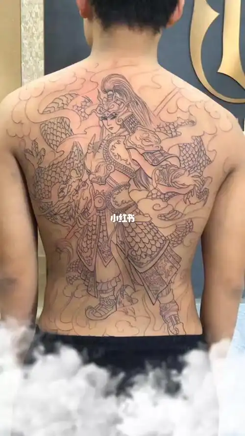 赵子龙纹身满背线条