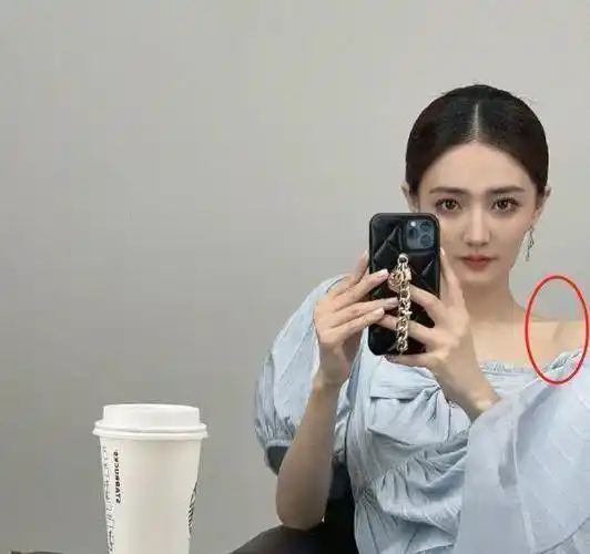 徐璐漫画腿登上热搜第一,陪妈妈上综艺意外抢镜,完美诠释名品漫画腿