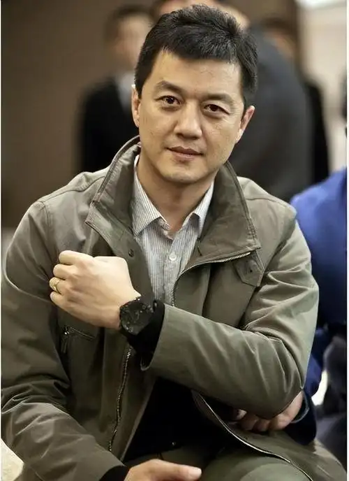 王菲11年前的决绝是对的,二婚仅两年,李亚鹏的"老毛病"又犯了