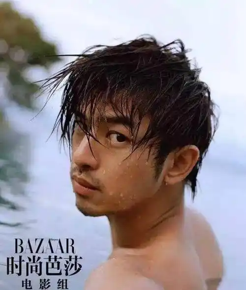 雅痞大叔代表吴秀波——还有偶尔留一次胡子的肌肉男神彭于晏!