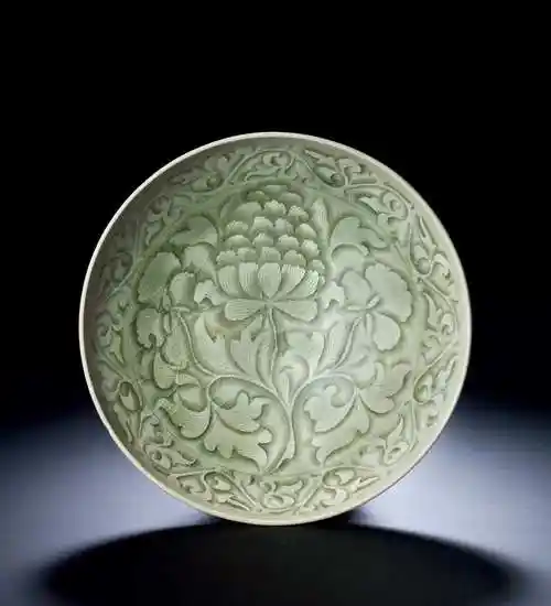 保利香港2019春季拍卖会成交价:hkd 2,950,000北宋 耀州窑刻花纹执壶