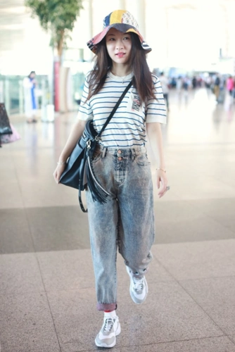 霍思燕真没明星架子条纹t恤搭配牛仔裤简单日常低调大气