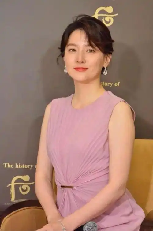 大长今李英爱50岁仍才貌双全是嫁入豪门最自在的女明星