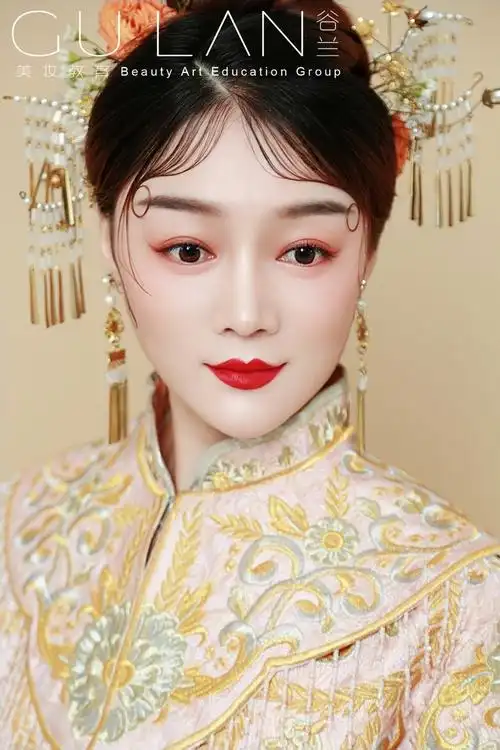 谷兰美妆教育频道的化妆造型作品《中式秀禾新娘》
