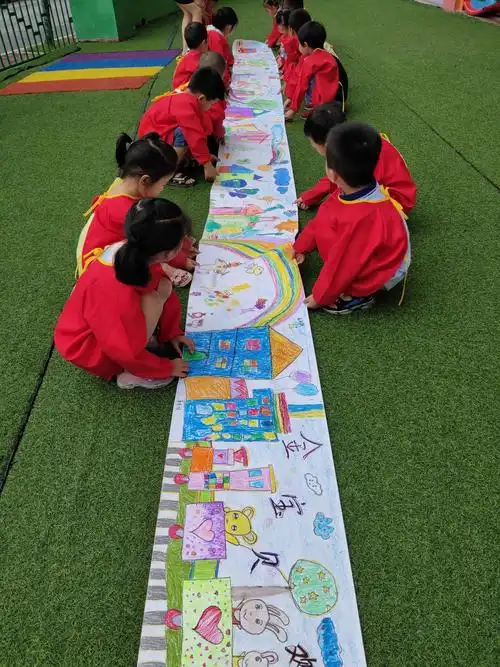 金宝贝幼儿园美术特长班——第一幅长卷画(我们的幼儿园)