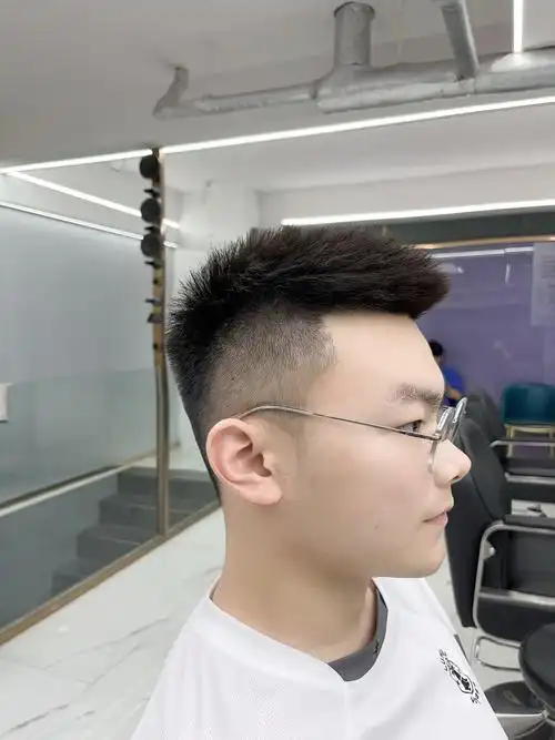 剪出男士的简约魅力