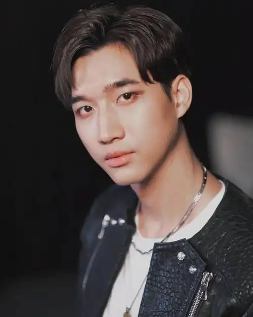 1998年1月18日出生,在泰国发展的老挝男演员