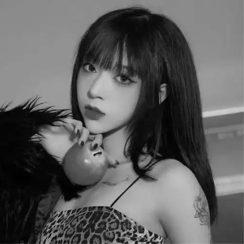 高冷范黑白女生头像 孤傲高清的黑白冷淡风女生头像图片_女生头像