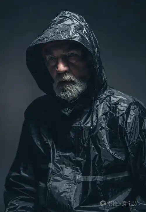 忧郁的中年男人