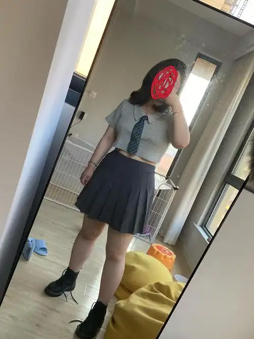 身高160体重130  肩宽37胸围94 腰围74