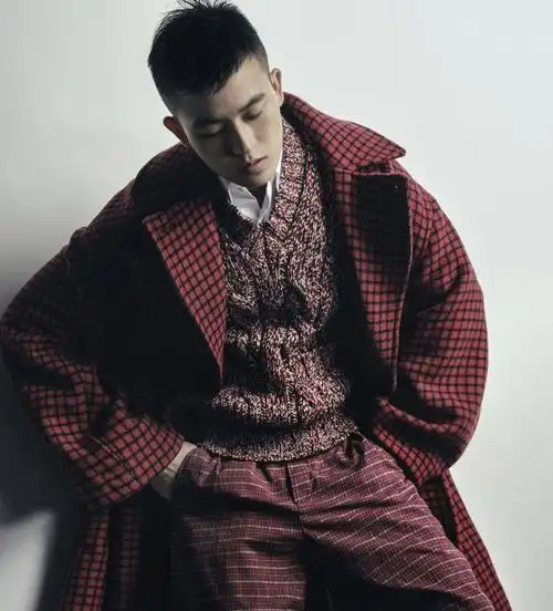 欧豪时尚封面大片曝光,轻松驾驭任何造型的他,有没有将你迷倒呢