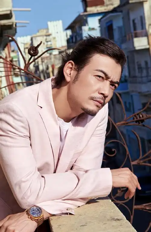 杨烁休闲随性古巴街拍