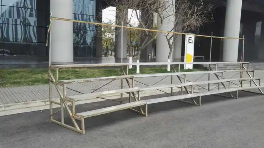 室内拍摄场地租赁|关于合影站架照相阶梯租赁的经验之谈-丫空间