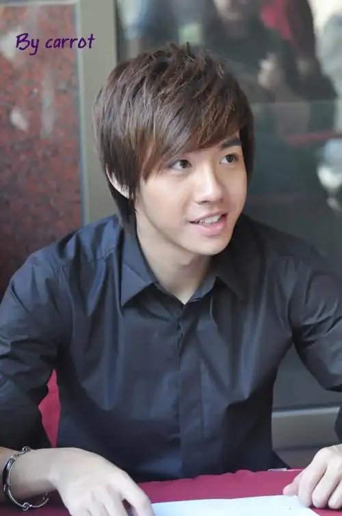 p>俞灏明,1987年11月14日生于中国广东省广州市.