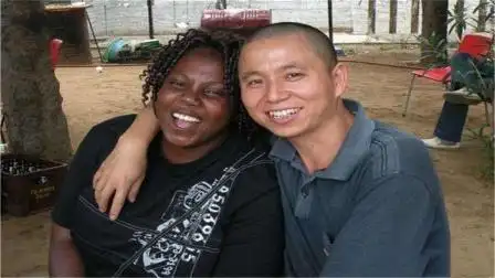 为何在非洲的中国人,都愿意娶个黑人老婆?原因很现实