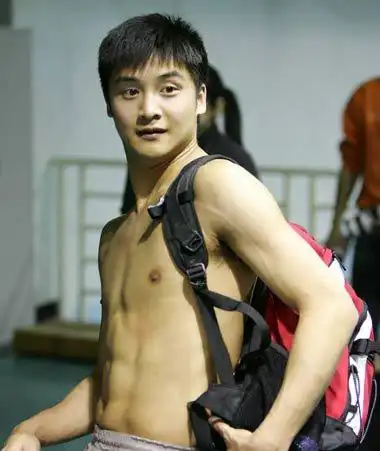 图田亮跳水图片极尽性感露肌肉展现成熟男人魅力