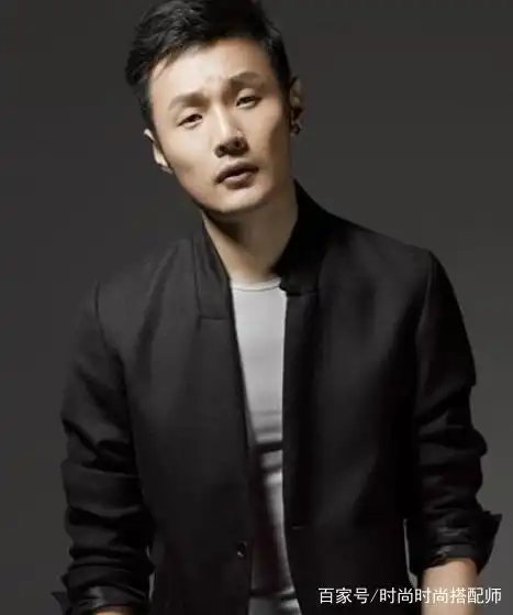 李荣浩,李荣浩的眼睛真的是很小的了,这种小眼睛的男生也是多数人欣赏