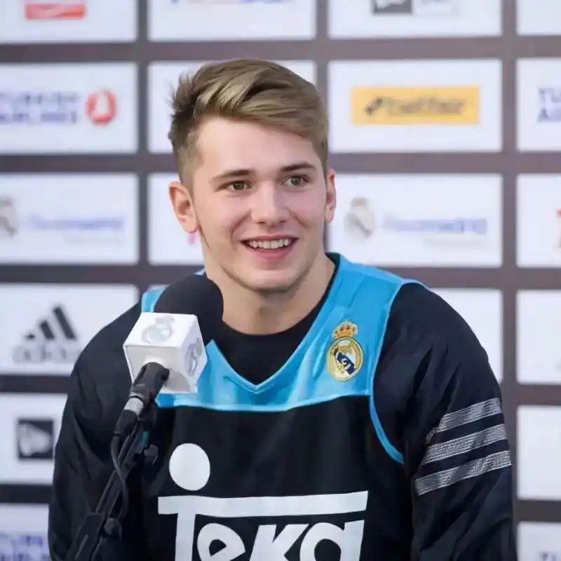 分享一组独行侠东契奇头像