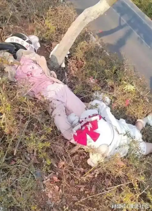 16岁和21岁两位女网红车祸死亡,现场遗体曝光,曾辱骂网友提醒|摩托车