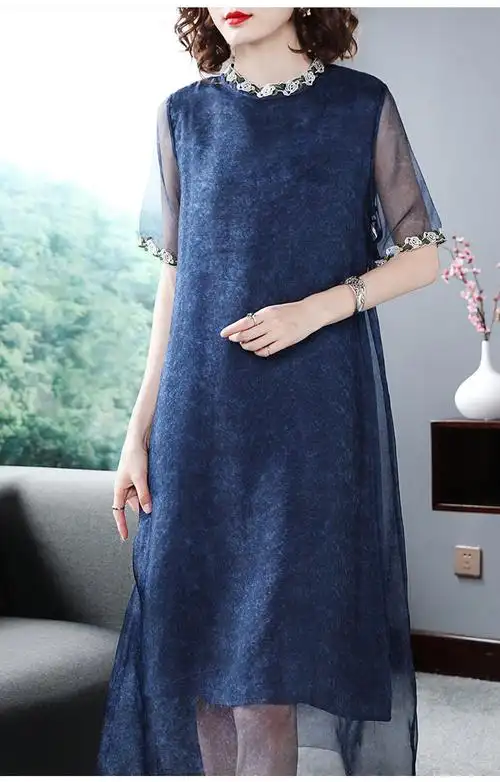 sm18200真丝圆领绣花五分袖宽松中长款连衣裙