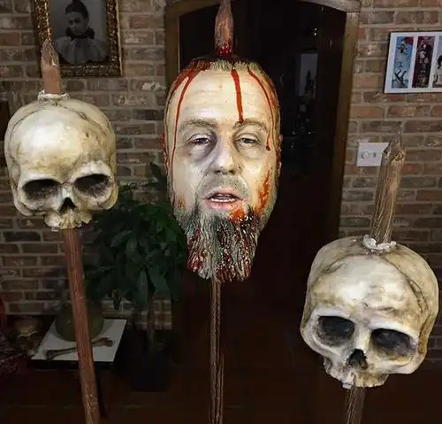 美女艺术家制作"头颅蛋糕",超逼真你敢下嘴吗?