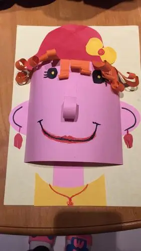 "停课不停学"综合实践创意手工七"立体卡通人像"