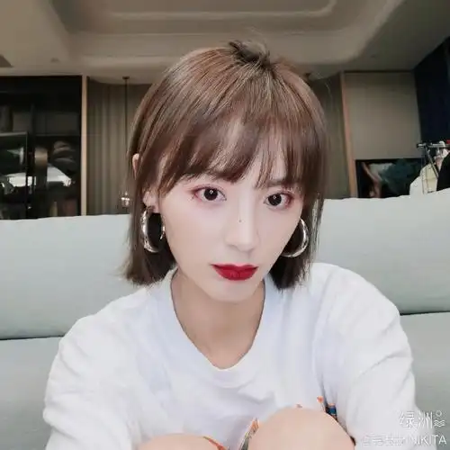 【8.1 毛林林】解锁最近自拍姿势 自拍我尽力了.