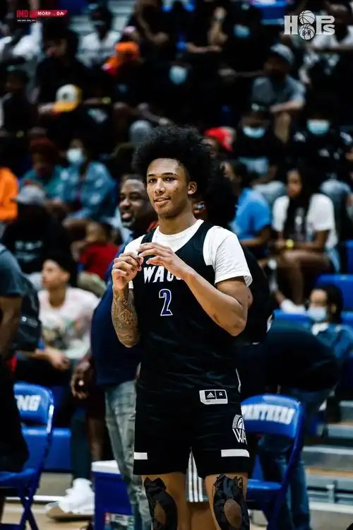 消息:2023届五星高中生mikey williams (米奇·威廉姆斯)接近与 puma