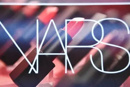 另外,nars这个牌子还被大家称为 "起名大师",因为其产品的命名非常有