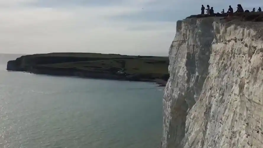 全球最可怕的悬崖,上千人在此无征兆自杀,科学家都解释不清