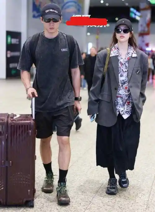 钟楚曦与新男友一起回国!