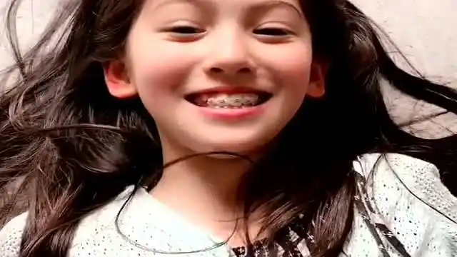 中德混血的小美女真的是长得像妈妈,这也太标致了吧!