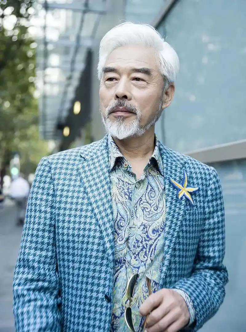 别和爷爷奶奶比时髦,你会自卑!