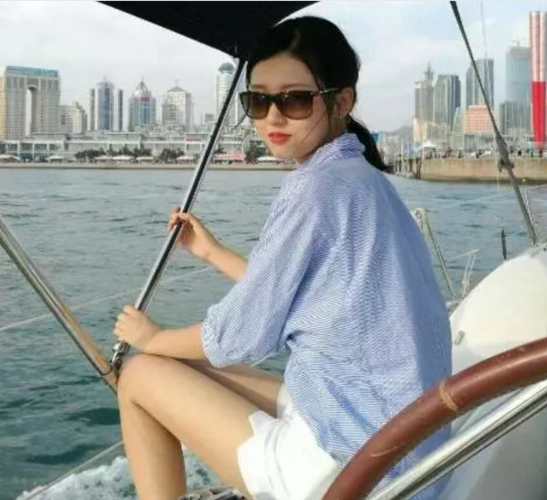 主持人李晨三度当爸,早前被嫩模到处爆料私生活混乱,风评差到爆