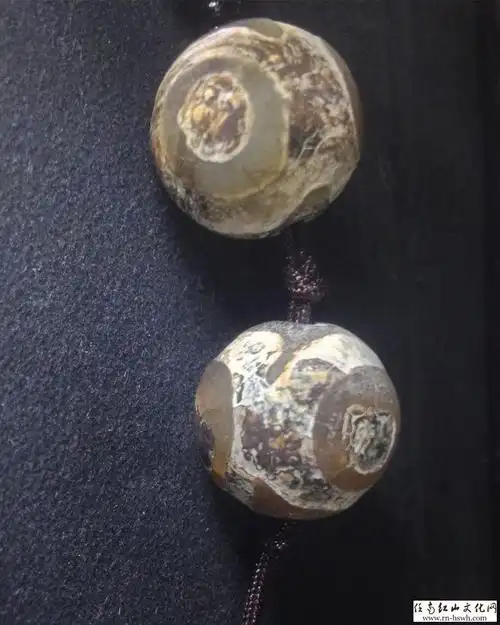 唐代三眼天珠(串珠)鉴赏