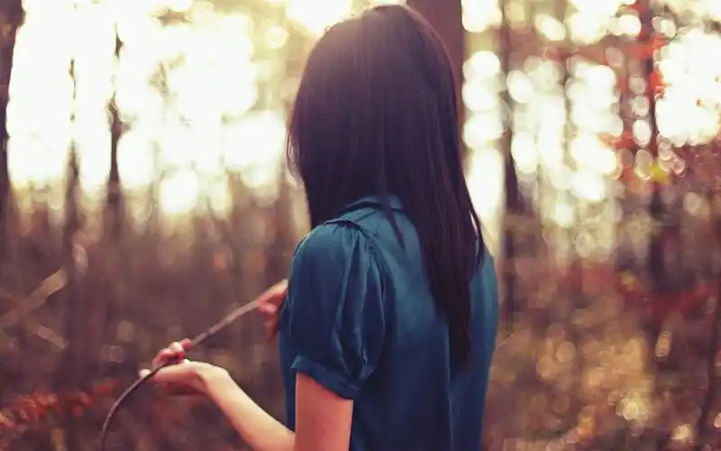 唯美的非主流美女伤感背影图片桌面壁纸高清 第二辑