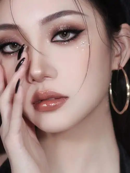 圣诞派对雪花妆76金棕全包眼线猫眼烟熏妆