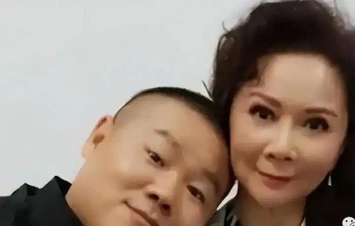 蔡明的儿子,隐瞒了35年不愿意公开,究竟是何方神圣_小品_丈夫_丁秋星