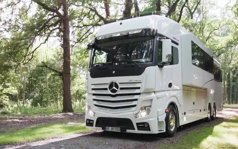 奔驰超级房车(郊游必备)