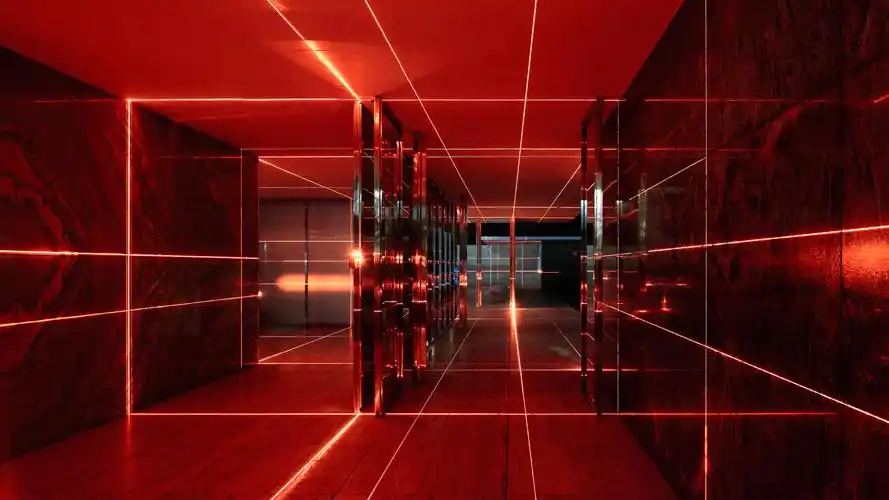 红色激光灯光秀 让巴塞罗那的经典建筑有了新模样