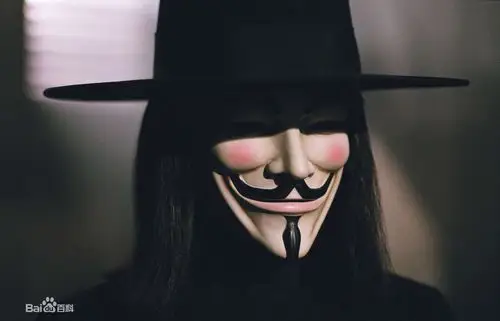 脸是白色的,然后脸上有着很诡异的笑容,图片只有黑色和白色两种颜色!