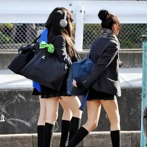 日本女中学生的裙子,为什么越来越短?_女生_校服_短裙