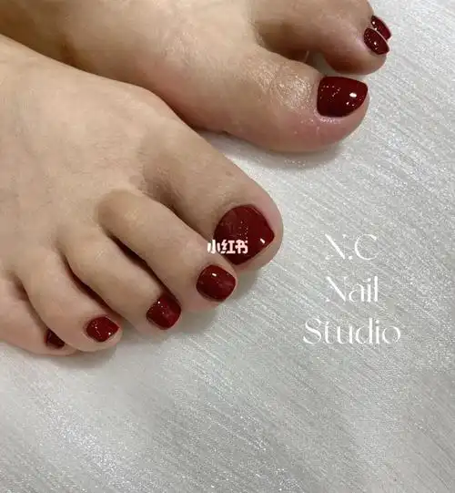 酒红色脚甲